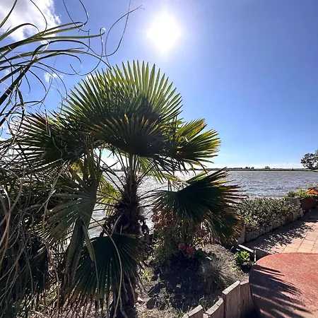 Hotelpension Ewijcksluis 게스트하우스 3*